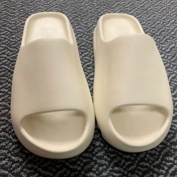 Adidas Yeezy Slide BoneSize 10Brand New (No Box)